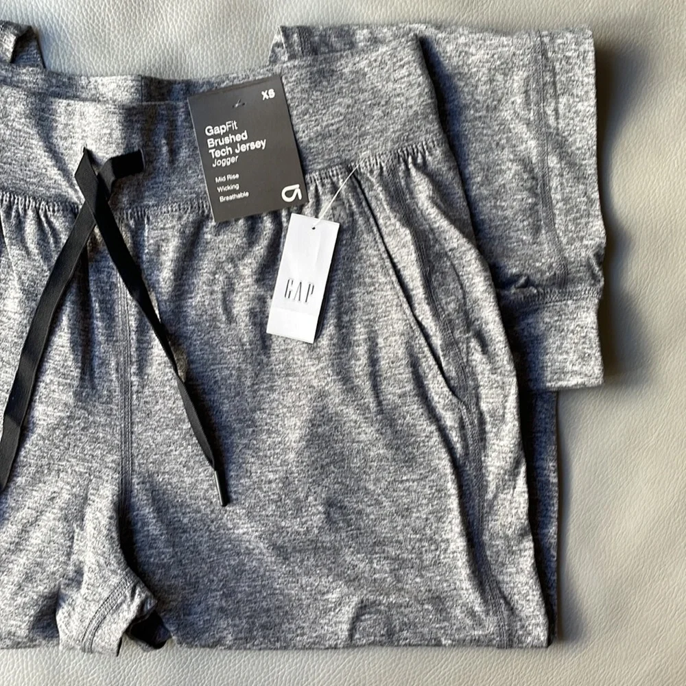 NWT - GapFit Brushed Tech Jersey Jogger - Picture 5 of 12